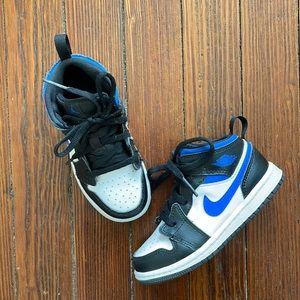 Jordan 1s toddler size 9.